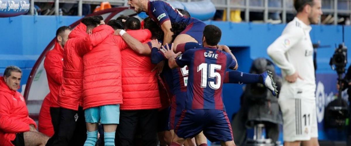 Την πρώτη της ήττα επί των ημερών του Σαντιάγκο Σολάρι γνώρισε η Ρεάλ, η οποία ηττήθηκε εμφατικά με 3-0 από την Εϊμπάρ