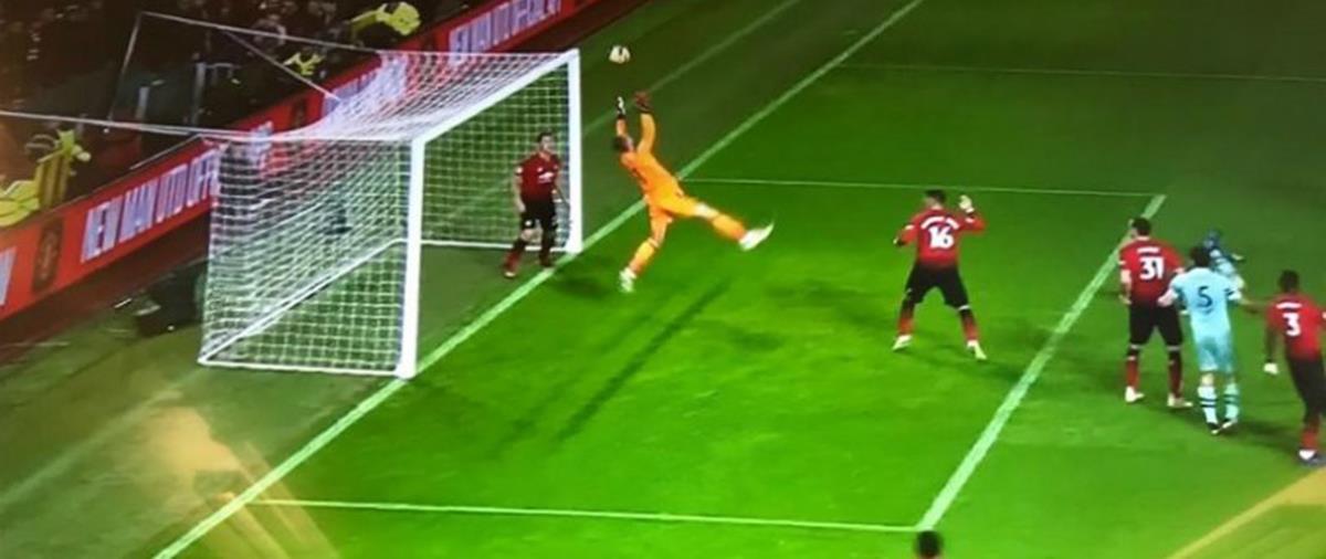 Ο Ισπανός έχασε την μπάλα μέσα από τα χέρια του στην κεφαλιά του Μουστάφι