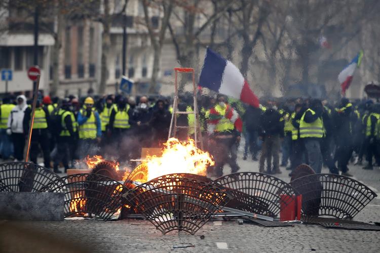 Yellow vests protest in Paris