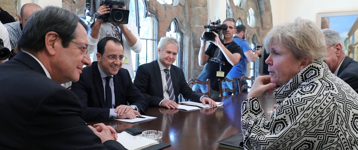 ΠΡΟΕΔΡΟΣ ΑΝΑΣΤΑΣΙΑΔΗΣ - ΕΙΔΙΚΗ ΣΥΜΒΟΥΛΟΣ ΤΖΕΙΝ ΧΟΛ ΛΟΥΤ