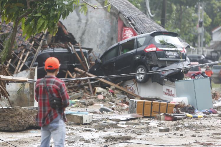 Tsunami hits Sunda Strait in Western Indonesia