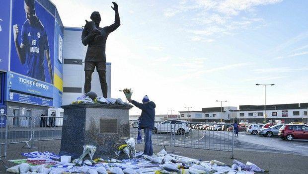 Σε ντοκουμέντο που εξασφάλισε η Ole, μπορείτε να ακούσετε τον Εμιλιάνο Σάλα να ενημερώνει την οικογένεια του πως κάτι δεν πάει καλά με την πτήση του από τη Νάντη στο Κάρντιφ