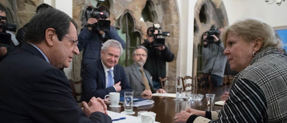 ΠΡΟΕΔΡΟΣ ΑΝΑΣΤΑΣΙΑΔΗΣ - ΕΙΔΙΚΗ ΣΥΜΒΟΥΛΟΣ ΤΖΕΙΝ ΧΟΛ ΛΟΥΤ