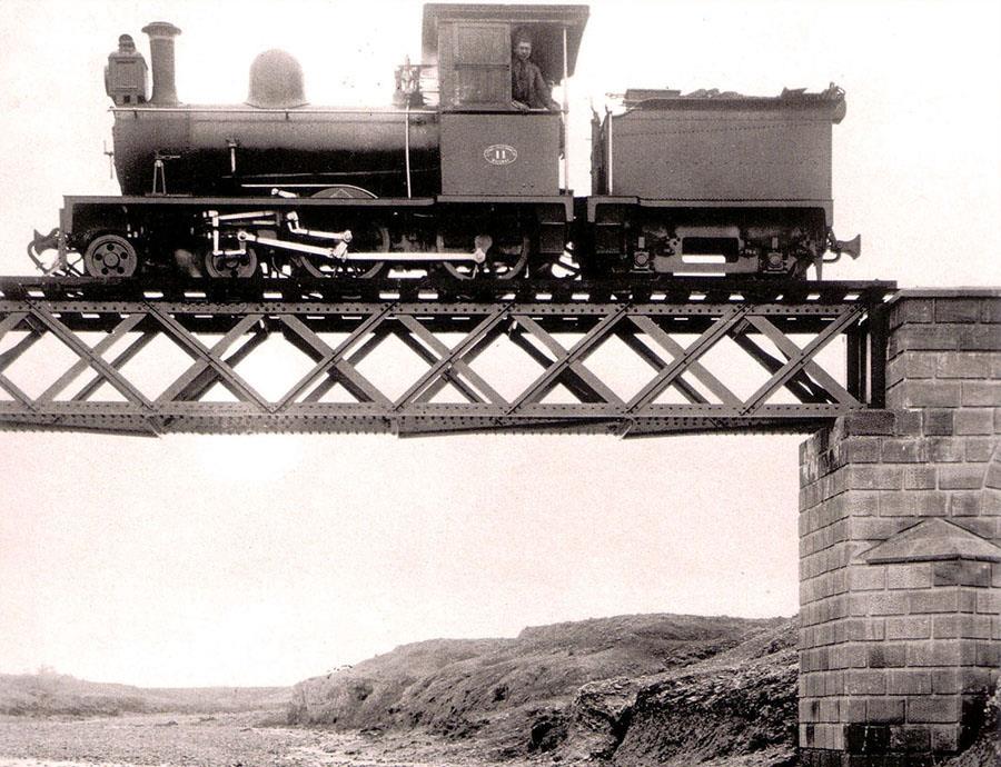Η ατμομηχανή 11 πάνω στην γέφυρα του Πεδιαίου