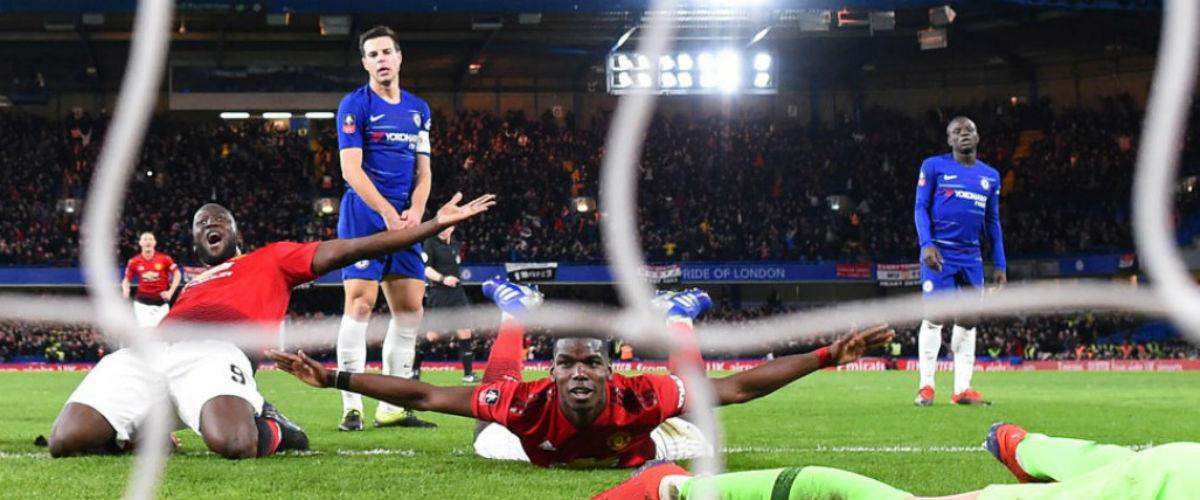 Μετά την Άρσεναλ, η Μάντσεστερ Γιουνάιτεντ έστειλε… σπίτι της και την Τσέλσι, με τον Πολ Πογκμπά να κάνει όργια στο 0-2 που έδωσε την πρόκριση στα προημιτελικά του Κυπέλλου Αγγλίας