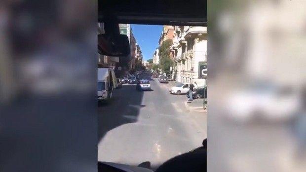 Οι παίκτες της εθνικής Ιρλανδίας στο ράγκμπι βρίσκονται στην Ρώμη για το Six Nations και εκεί βίωσαν μία ξεχωριστή εμπειρία χάρη σε «σόου» που προσέφερε ένα αστυνομικό όχημα που τους συνόδευε