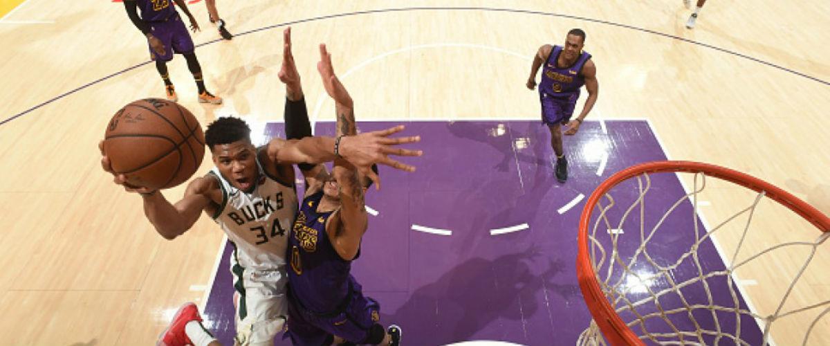 Οι Μπακς του Γιάννη (16π., 15ριμπ.) άλωσαν τος Λος Άντζελες, κερδίζοντας τους Λέικερς 131-120 και έγιναν η πρώτη ομάδα που εξασφάλισε το εισιτήριο για τα πλέι οφ. Δύσκολα τα πράγματα για την ομάδα του ΛεΜπρον