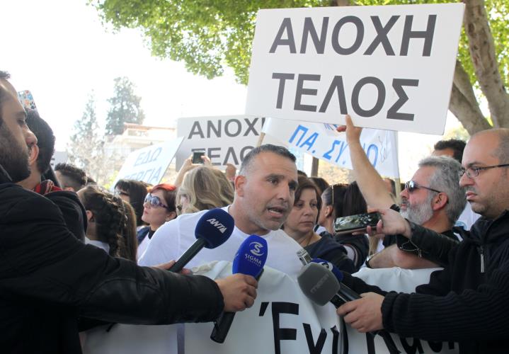 ΝΟΣΗΛΕΥΤΕΣ ΕΚΔΗΛΩΣΗ ΔΙΑΜΑΡΤΥΡΙΑΣ ΕΞΩ ΑΠΟ ΒΟΥΛΗ