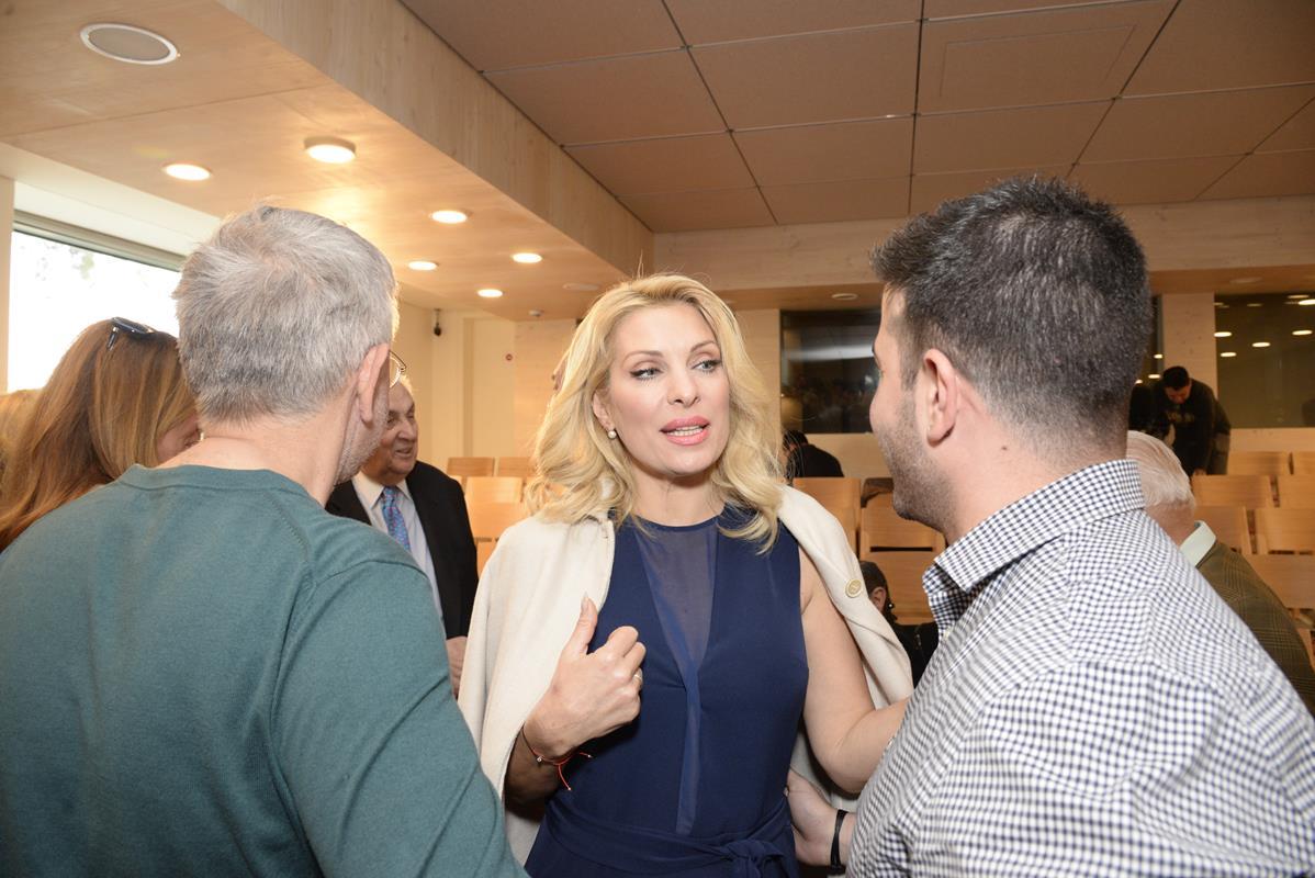 H Ελένη Μενεγάκη μίλησε με όλους 