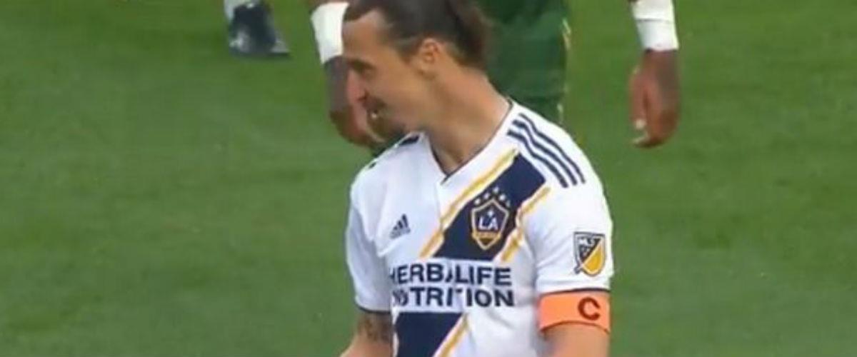 Ο 37χρονος Ζλάταν Ιμπραχίμοβιτς «φλέρταρε» με το να σκοράρει ένα από τα ομορφότερα γκολ της καριέρας του όμως το δοκάρι τον φρέναρε