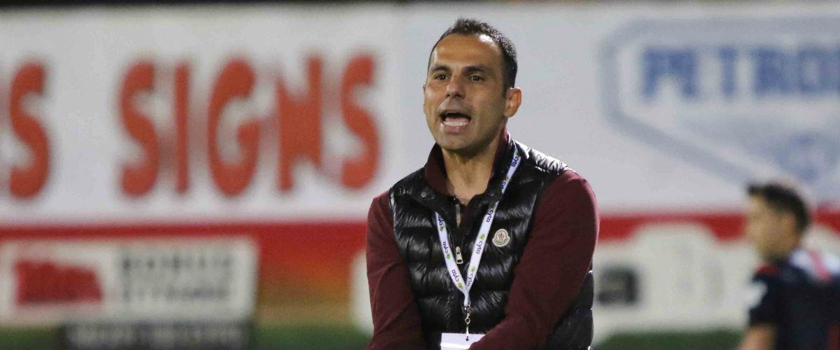 Τι είπε ο Πουρσαϊτίδης για τους παίκτες που ενδεχομένως να φύγουν από Νέα Σαλαμίνα, τη μάχη τίτλου ανάμεσα σε ΑΠΟΕΛ και Απόλλων και το επόμενο βήμα στην καριέρα του