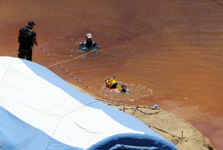 ΚΟΚΚΙΝΗ ΛΙΜΝΗ ΜΙΤΣΕΡΟ -  ΕΡΕΥΝΕΣ