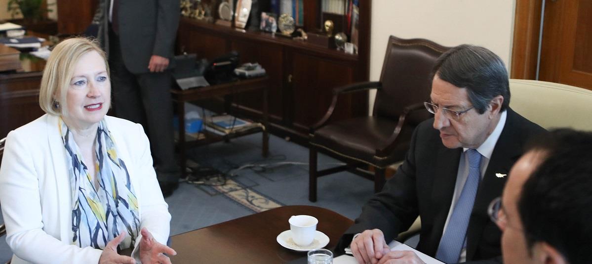 ΠΡΟΕΔΡΟΣ ΔΗΜΟΚΡΑΤΙΑΣ – ΕΛΙΖΑΜΠΕΘ ΣΠΕΧΑΡ