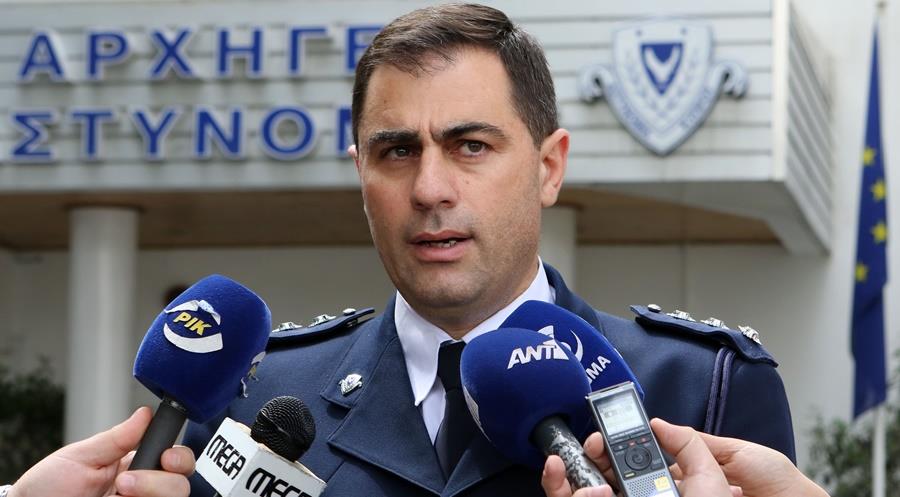 Ο Εκπρόσωπος Τύπου του Αρχηγείου Αστυνομίας Ανδρέας Αγγελίδης κάνει δηλώσεις στα ΜΜΕ για την κατάθεση του Βοηθού Γενικού Εισαγγελέα Ρίκκου Ερωτοκρίτου που δίνει στο Αρχηγείο της Αστυνομίας , Λευκωσία 16 Απριλίου 2015.ΚΥΠΕ/ΚΑΤΙΑ ΧΡΙΣΤΟΔΟΥΛΟΥ