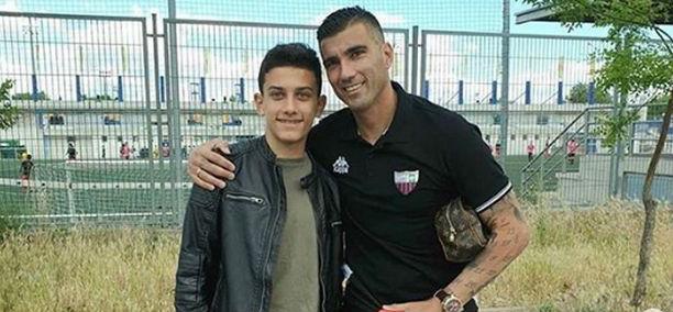 Τρεις εβδομάδες μετά το θάνατο του πατέρα του, ο Χοσέ Αντόνιο Ρέγες Λόπεθ υπέγραψε συμβόλαιο με τη Ρεάλ Μαδρίτης και αναμένεται να ενσωματωθεί στα τμήματα υποδομής των «μερένγκες»