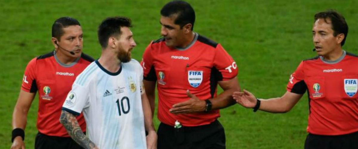 Απογοητευμένος με τον αποκλεισμό της Αργεντινής από τη Βραζιλία, ο Λιονέλ Μέσι τα έβαλε με τη διαιτησία μετά τη λήξη της αναμέτρησης