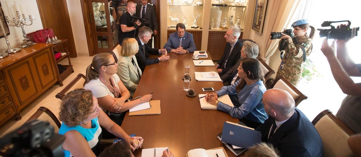 ΠΡΟΕΔΡΟΣ ΔΗΜΟΚΡΑΤΙΑΣ - ΒΟΗΘΟΣ ΓΓ ΗΝΩΜΕΝΩΝ ΕΘΝΩΝ ΖΑΝ-ΠΙΕΡ ΛΑΚΡΟΥΑ