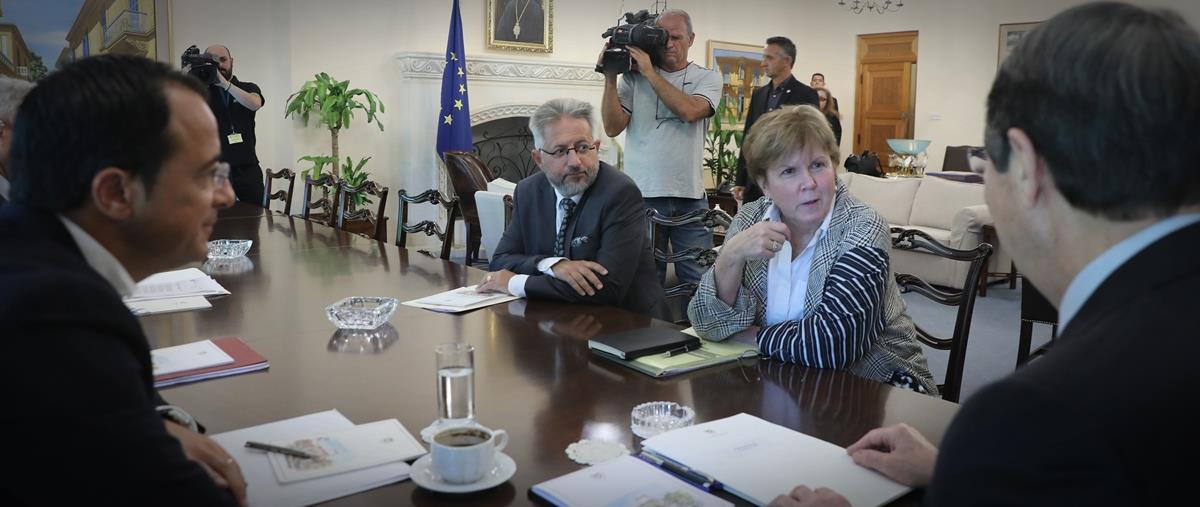 ΠΡΟΕΔΡΟΣ ΑΝΑΣΤΑΣΙΑΔΗΣ - ΕΙΔΙΚΗ ΣΥΜΒΟΥΛΟΣ ΤΖΕΙΝ ΧΟΛ ΛΟΥΤ