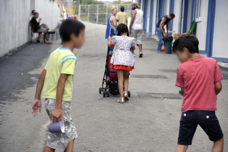 Αφήνοντας πίσω τους το εφιαλτικό ταξίδι με τα σαπιοκάραβα, τα παιδιά επιστρέφουν στο παιχνίδι.