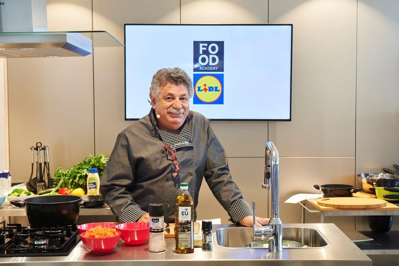 Ο Λευτέρης Λαζάρου