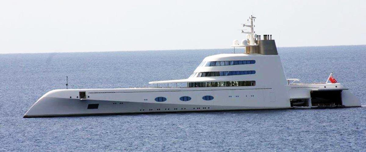 Το σκάφος είναι σχεδιασμένο από τον διεθνούς φήμης designer, Phillip Starck, είναι μήκους 394 ποδών