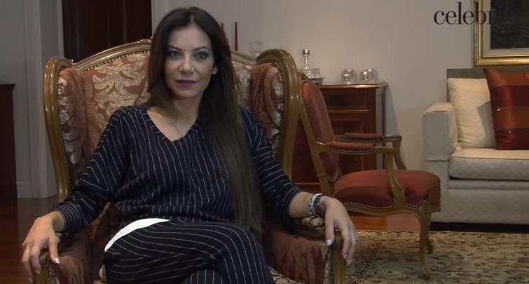 H Δήμητρα Καλογήρου απαντά σε 30 ερωτήσεις στην κάμερα του Celebrity