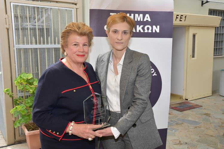 Η Διεύθυνση του Τμήματος Φυλακών και η Γυναικεία Οργάνωση Πρωτοπορία, με την ευκαιρία της Παγκόσμιας Ημέρας για τη Γυναίκα, διοργάνωσαν εκδήλωση στη γυναικεία πτέρυγα των Φυλακών, την Πέμπτη 05.03.2020, την οποία τίμησε με την παρουσία της η Πρώτη Κυρία κα Άντρη Αναστασιάδου στην οποία απονεμήθηκε τιμητική πλακέτα για το πολύτιμο κοινωνικό της έργο, την πολύχρονη κοινωνική της προσφορά και φιλανθρωπική της δράση.