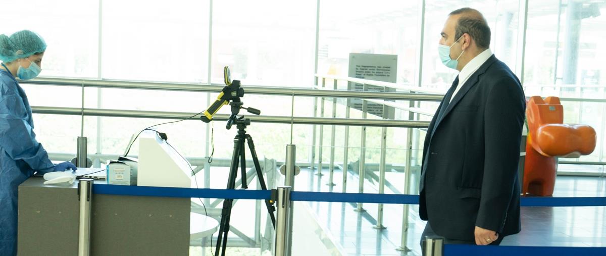 Υπουργός Μεταφορών – Άφιξη πρώτης