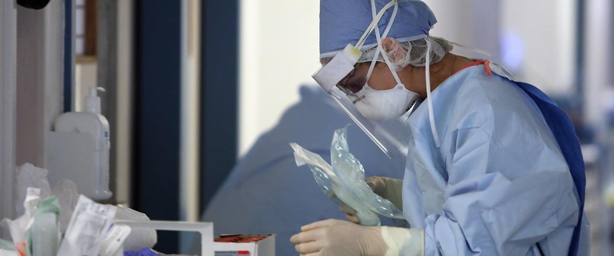 ΓΕΝΙΚΟ ΝΟΣΟΚΟΜΕΙΟ ΛΕΥΚΩΣΙΑΣ ΜΑΧΗ ΓΙΑΤΡΩΝ ΝΟΣΗΛΕΥΤΩΝ ΜΕ ΤΟΝ ΚΟΡΩΝΟΪΟ