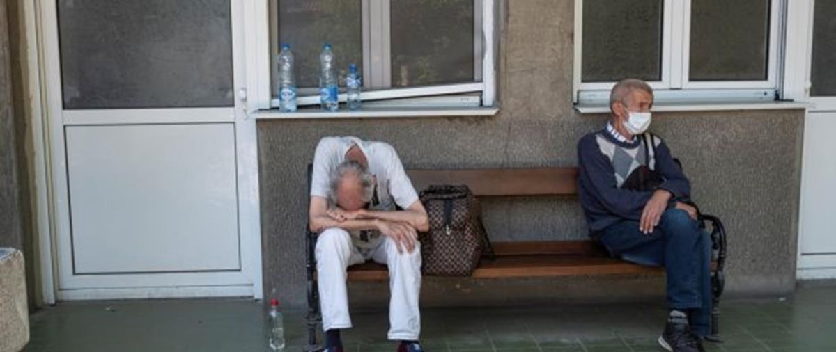 People suspected to be infected with coronavirus disease (COVID-19) wait in front of the Hospital for Infectious and Tropical Diseases of the Clinical Center of Serbia in Belgrade, Serbia June 26, 2020. REUTERS/Marko Djurica