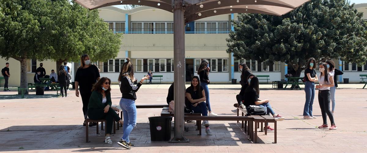 ΕΠΕΣΤΡΕΨΑΝ ΣΤΙΣ ΣΧΟΛΙΚΕΣ ΑΙΘΟΥΣΕΣ ΟΙ ΤΕΛΕΙΟΦΟΙΤΟΙ ΜΑΘΗΤΕΣ