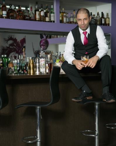 Ο ιδιοκτήτης του Alchemy Bartending School, Κώστας Νικολαΐδης.