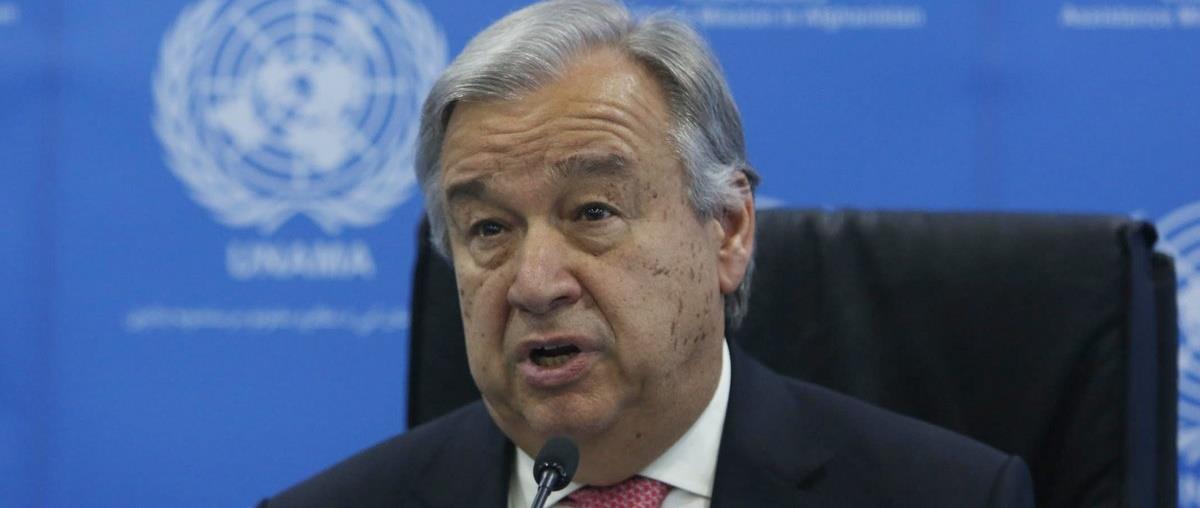 epa06028588 UN Secretary-General Antonio Guterres talks with journalists during a surprise visit to Kabul, Afghanistan, 14 June 2017. Antonio Guterres arrived in Kabul on 14 June on a surprise visit urging all the stake holders to find a political solution to end one and half decade old conflict.  EPA/STRINGER