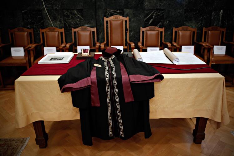 απόφοιτους τριτοβάθμιας