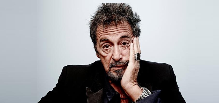 4004122640513420 Al-Pacino-sits-his-face-l-009