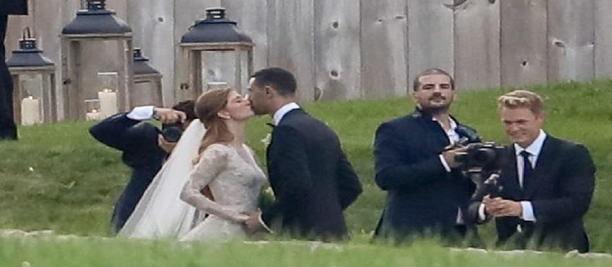 4037016574037100 49267829-10098885-Jennifer Gates poses for photos with her new husband Nayel Nassa-m-152 1634429116794