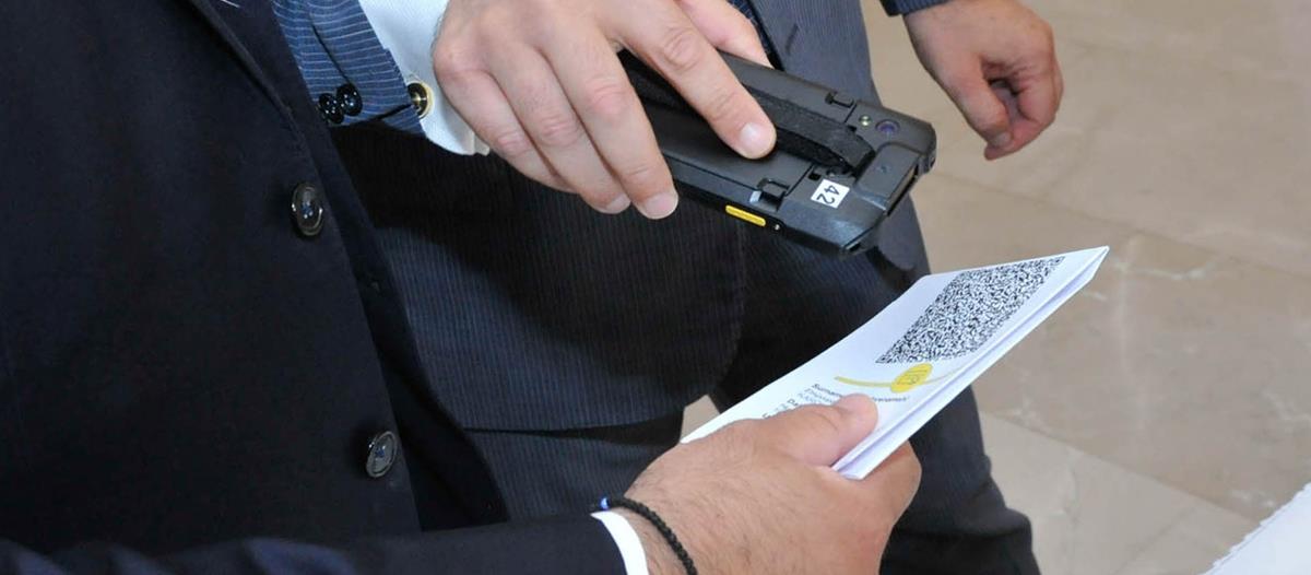 4118418794688785 40372