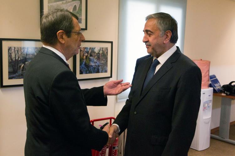 Ο Πρόεδρος της Δημοκρατίας κ. Νίκος Αναστασιάδης παρακάθεται σε συνομιλίες για το Κυπριακό με τον ηγέτη της τουρκοκυπριακής κοινότητας κ. Mustafa Ak?nc?