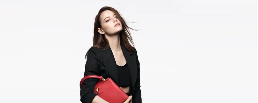 4209831885248766 EMMA STONE 1