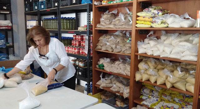 Ράφια κοινωνικού παντοπουλείου