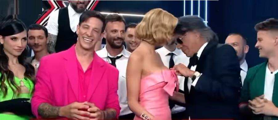 4231307941360305 φωψ