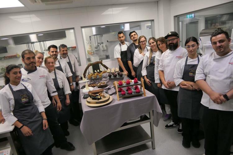 4240096374694689 285891608 3310176335918552 5425042373849266258 n