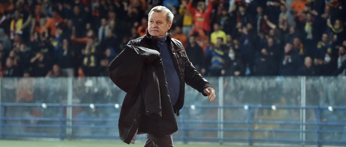 4265073748844827 cats