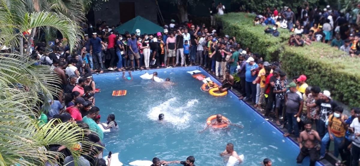 4266908485712628 553