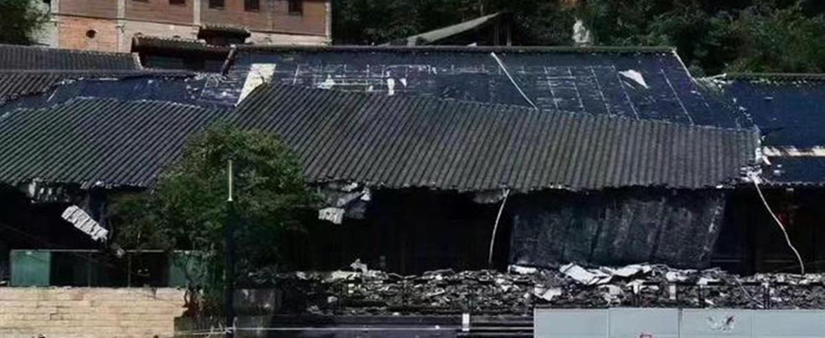 4268681676456596 FXdAzneVsAAGI b-1-1