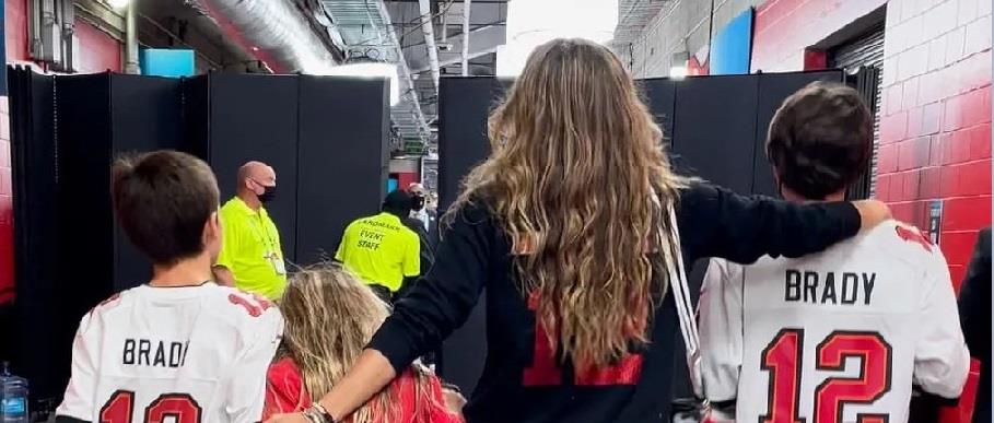 4313510370156802 FNxAUm6WYAITJTy