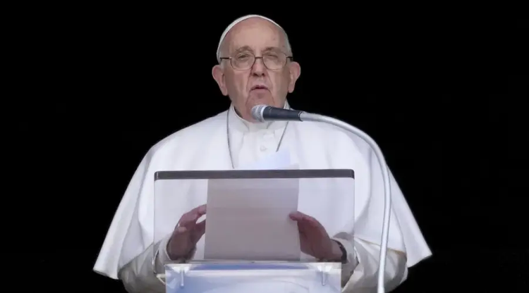 pope-francis-parathiro-vaticano.jpg