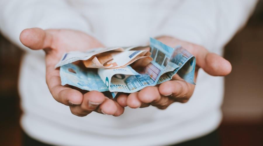two-euro-banknotes-stockpack-unsplash_orig