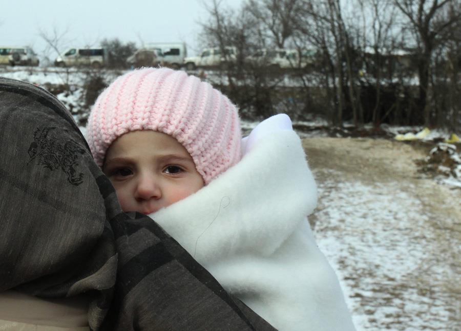 Migrants arrive to Serbia in cold weather