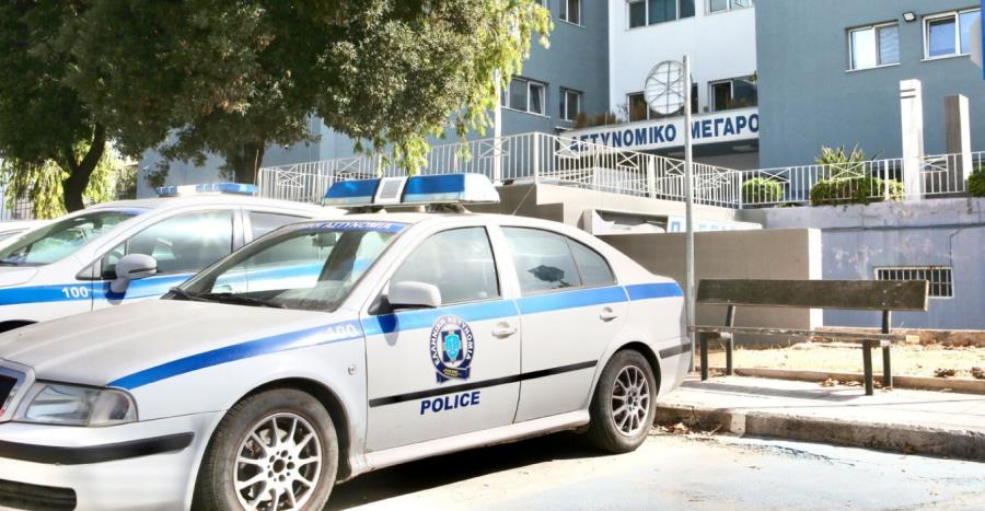 Επιχείρηση σκούπα στην Κρήτη–Συλλήψεις αστυνομικών, στρατιωτικών και επιχειρηματιών για συμμετοχή σε εγκληματική οργάνωση Επιχείρηση σκούπα στην Κρήτη–Συλλήψεις αστυνομικών, στρατιωτικών και επιχειρηματιών για συμμετοχή σε εγκληματική οργάνωση